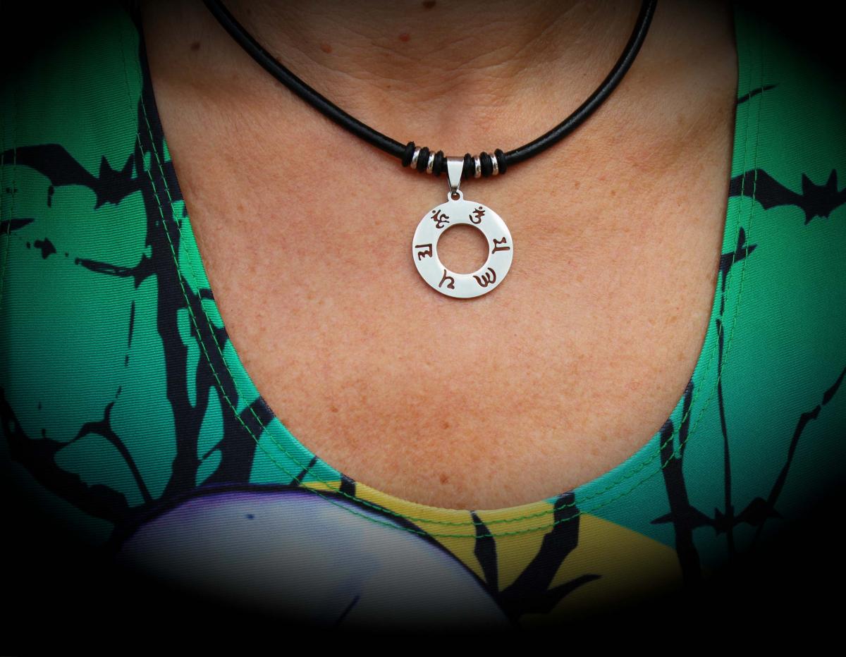 Buddhism Om Mani Padme Hum Circle Pendant Necklace
