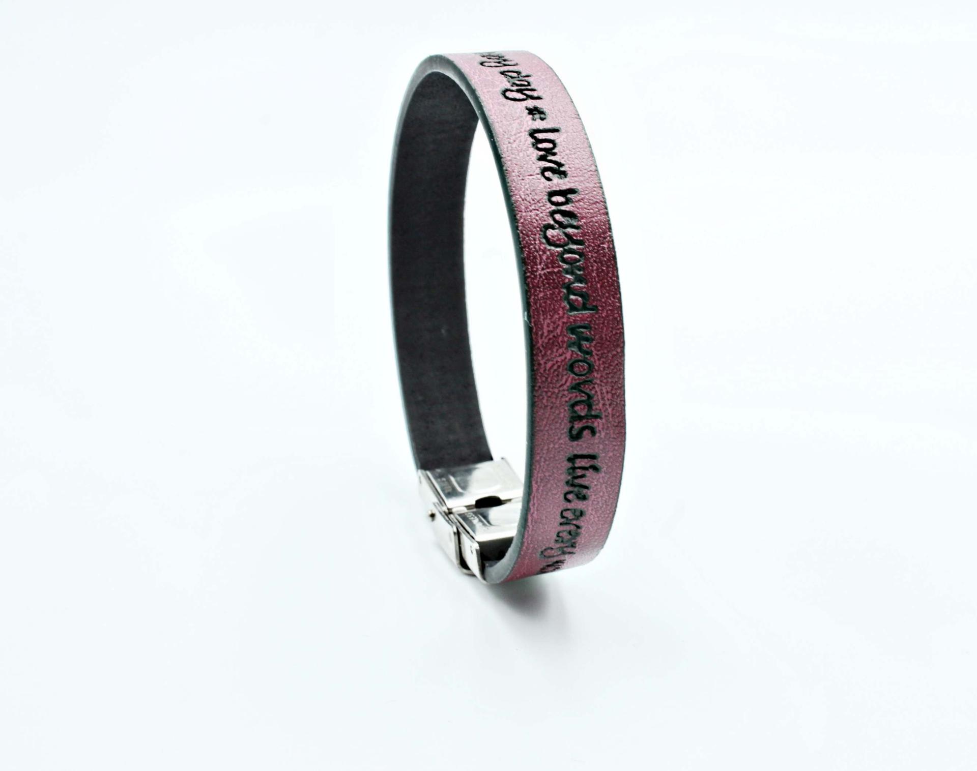 Bracelet -Laugh Every Day, Love Beyond Words, Live Every Momenta
